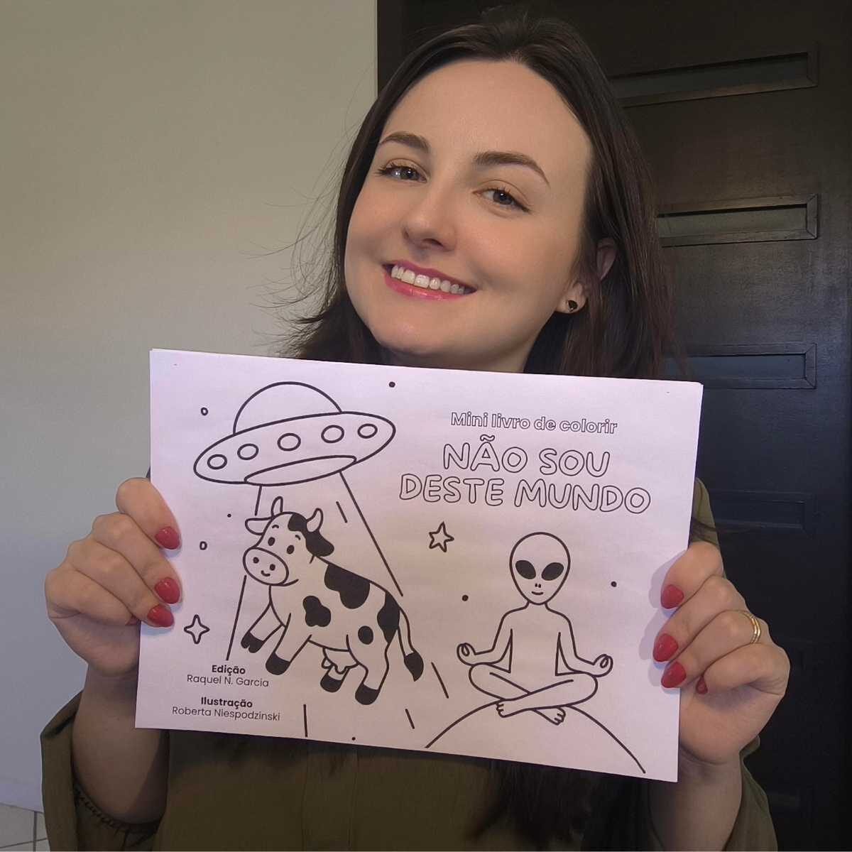 Criadora-do-livro-parap-colorir-não-sou-desse-mundo